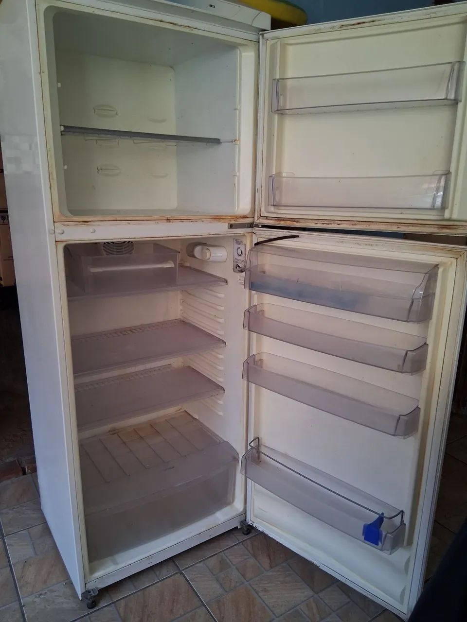 Geladeira com defeito 