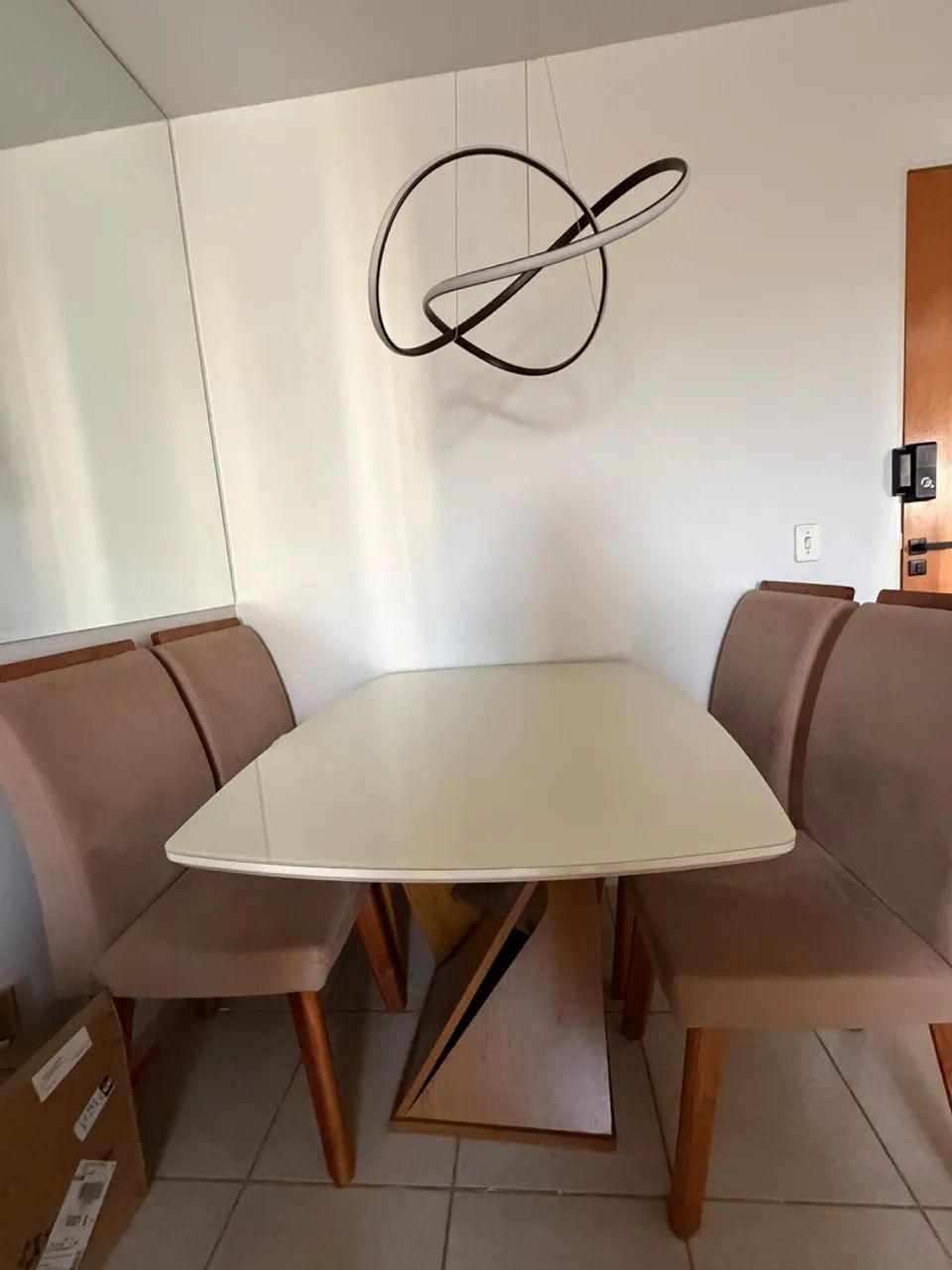 Mesa moderna com 4 cadeiras semi nova  - Foto 5