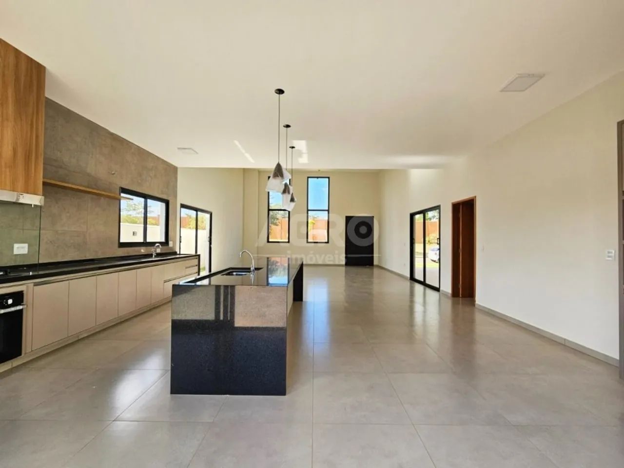 Casa térrea com 3 suítes e amplo living - Foto 4