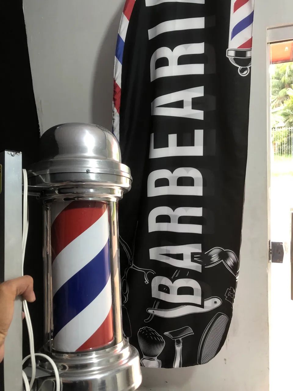 Barber poler e wind banner