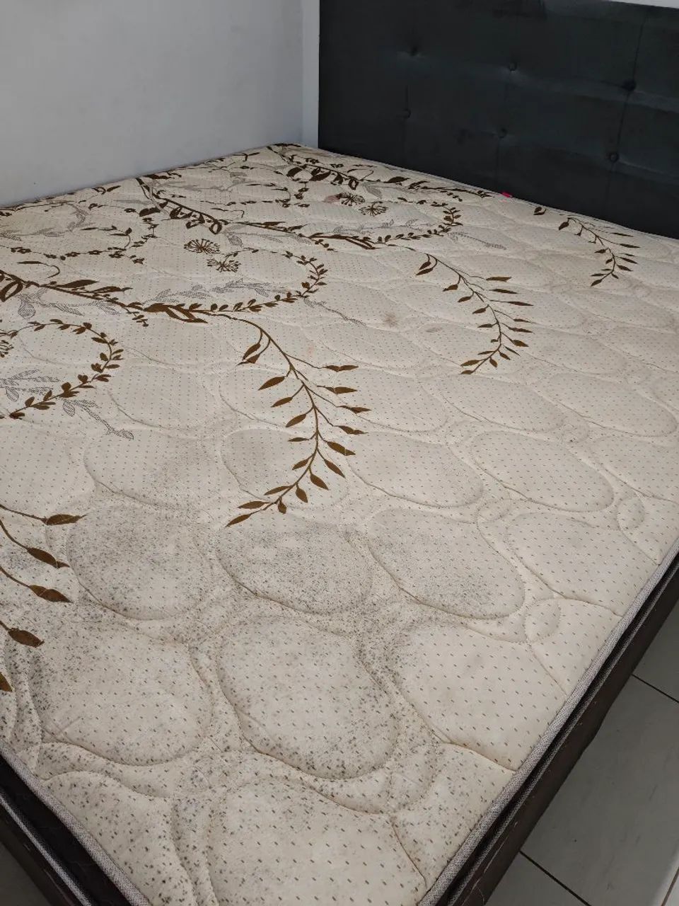 Cama king size com cabeceira semi-nova - Foto 4