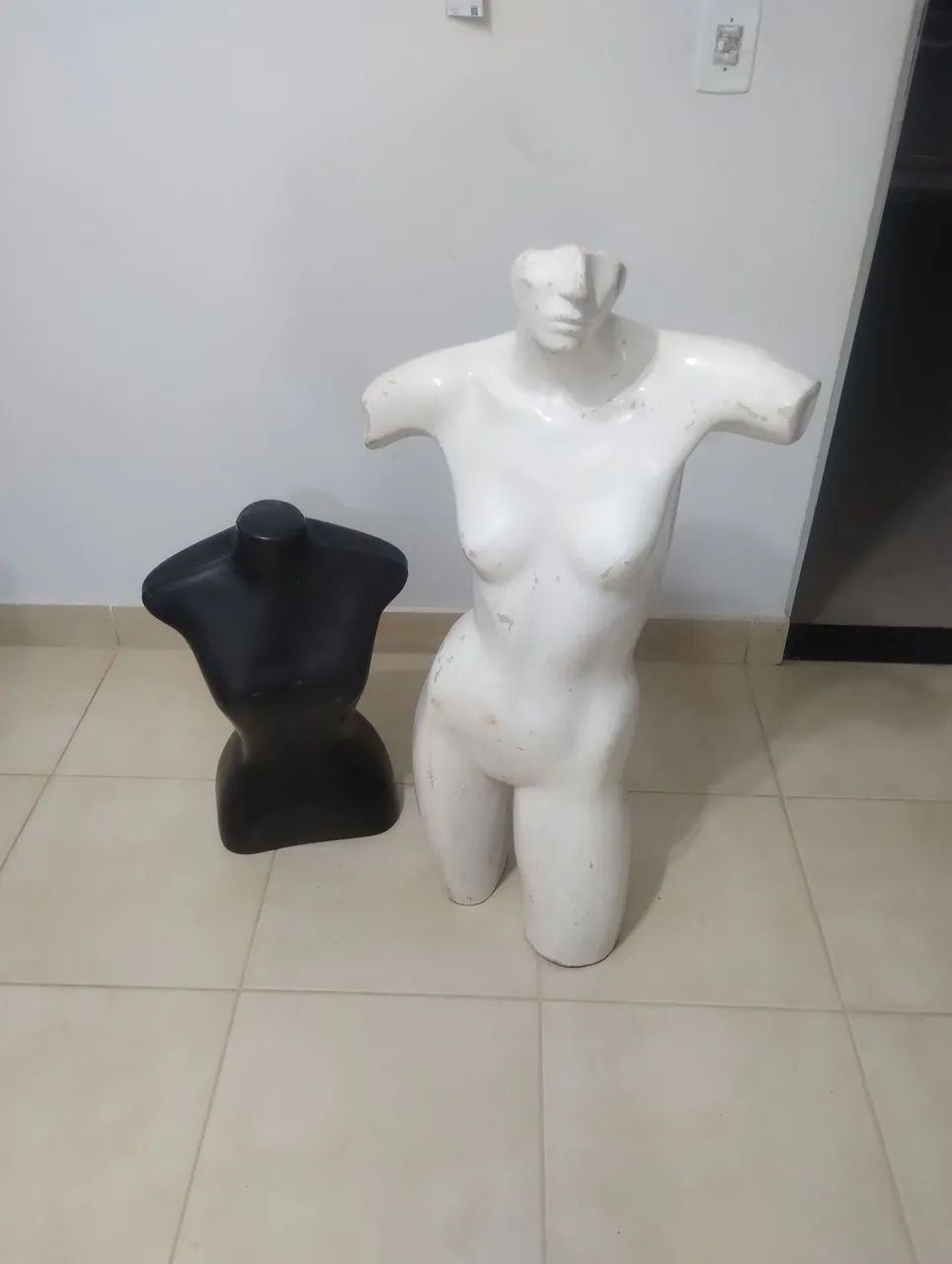 Conjunto de manequins em bom estado