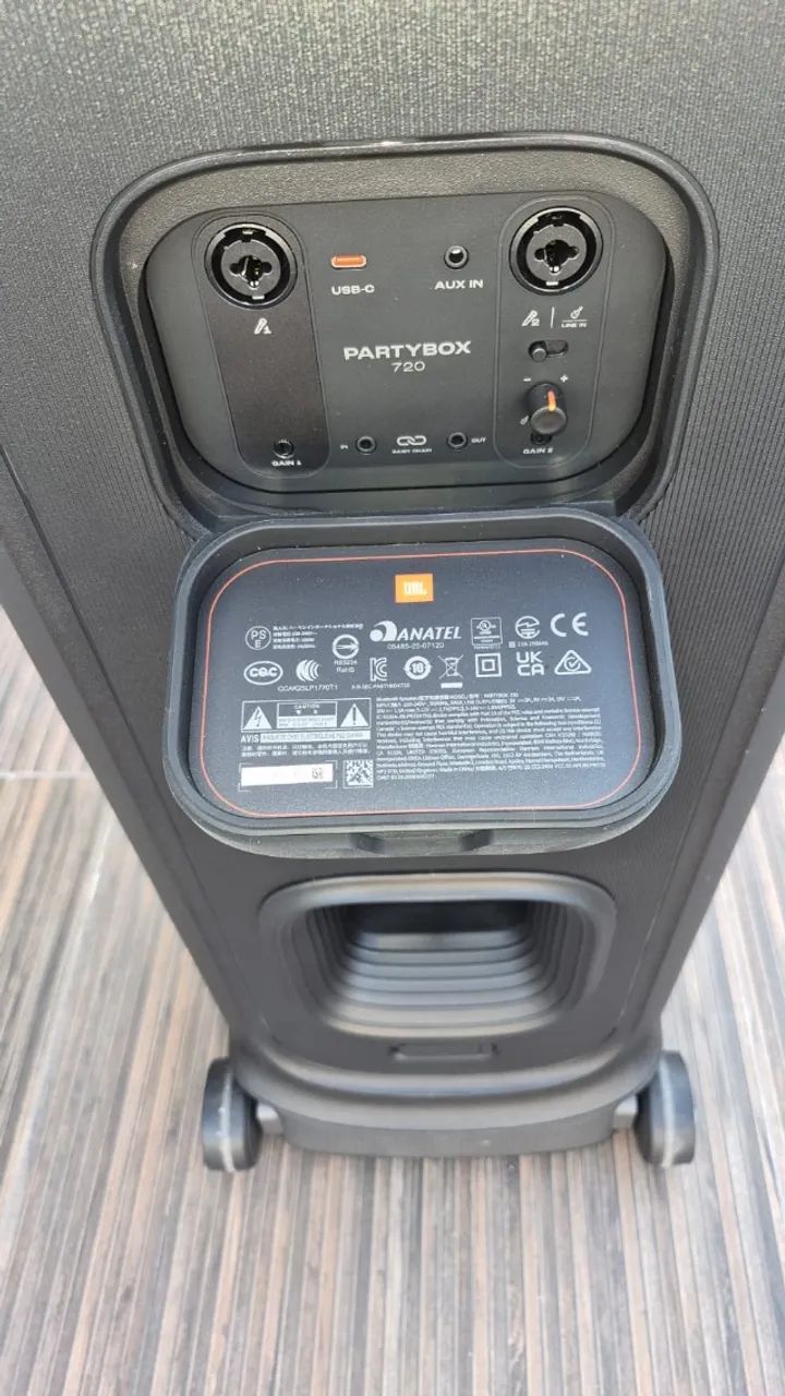 caixa jbl 720 e microfones jbl - Foto 2