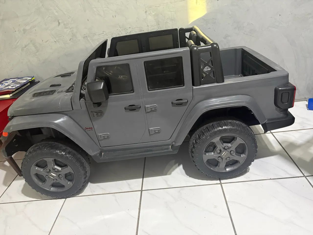 Carro automático de brinquedo 