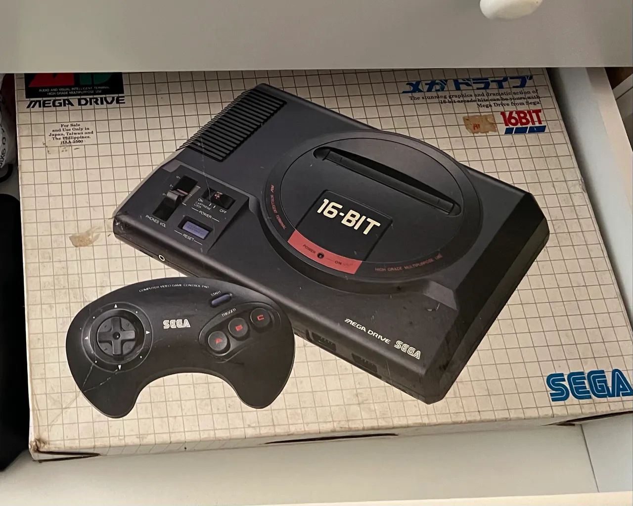 Mega drive com caixa