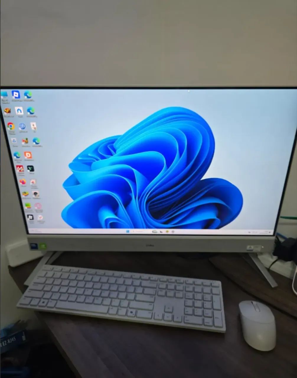 Dell Inspiron 27 7730 All-in-One Touch Screen - Workstation Premium com 64GB RAM