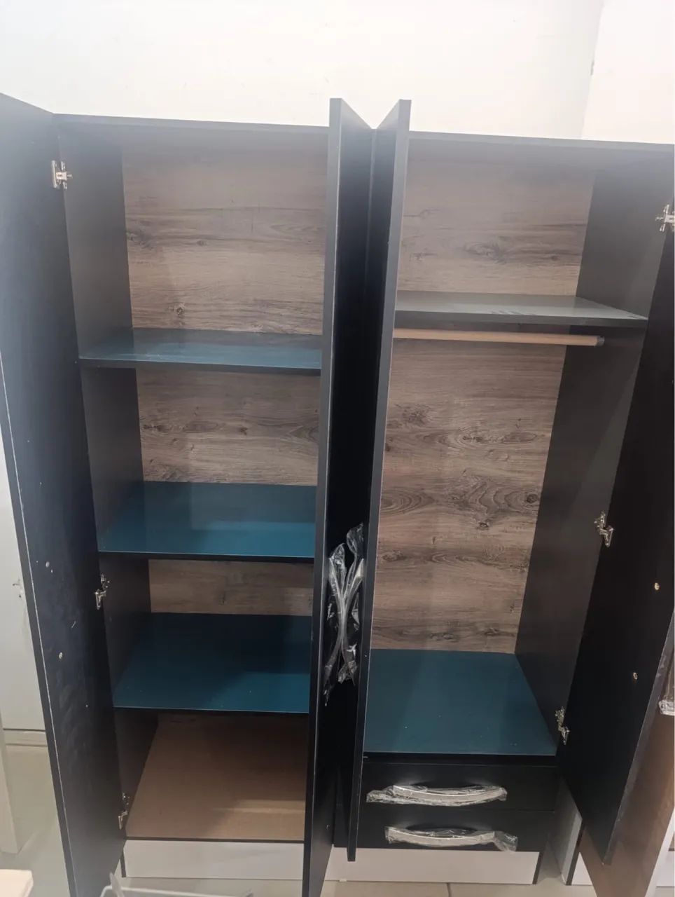 Guarda roupa 4 portas 