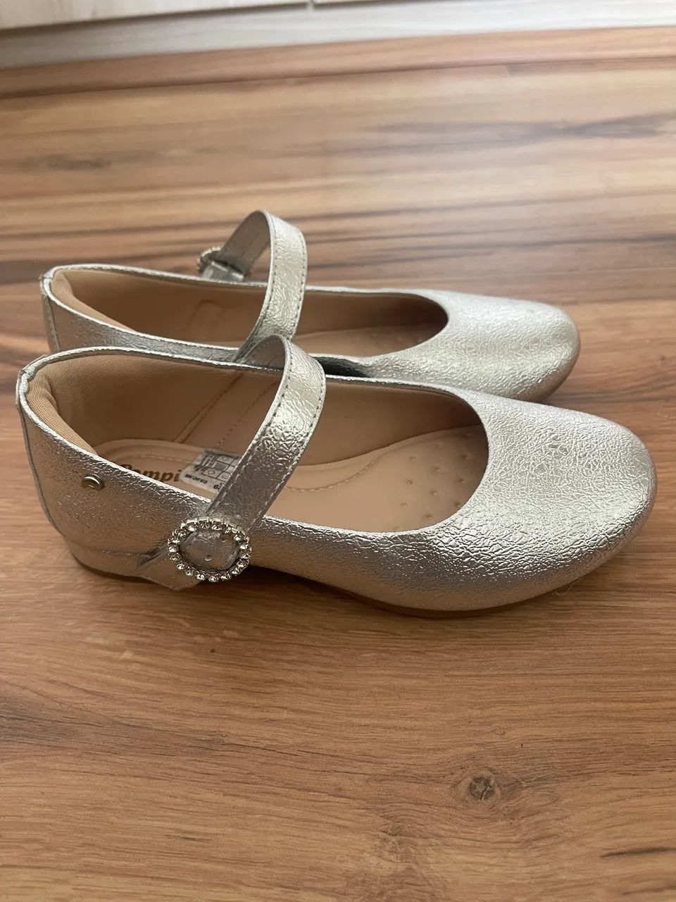 Vendo Sapato Infantil Pampili Lana Fivela com Strass prata número 29  - Foto 3