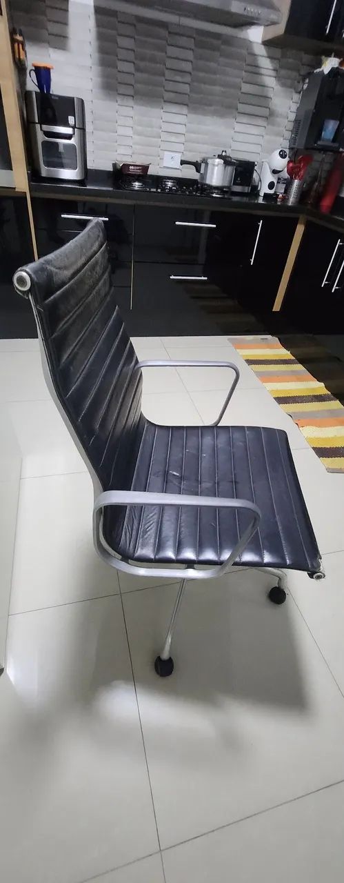 Antiga Cadeira Charles Eames Esterinha alta  - Foto 2