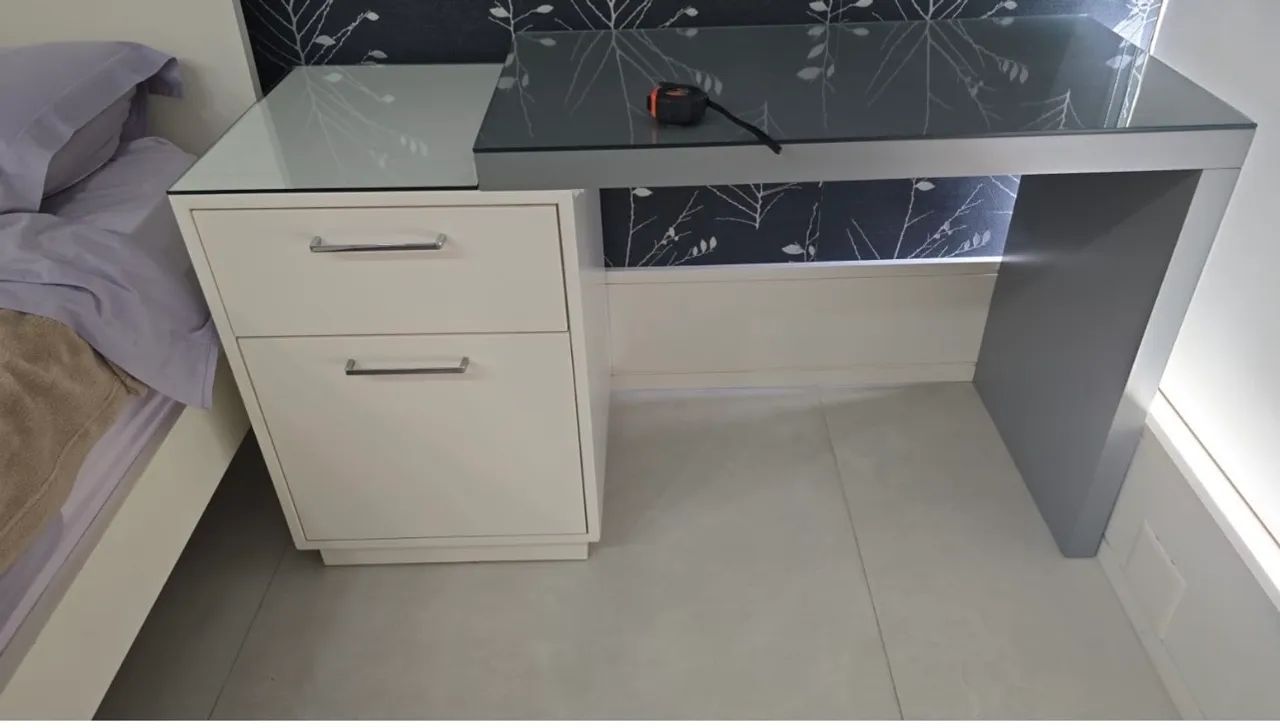 Mesa de estudo em laca cinza e branca  - Foto 2