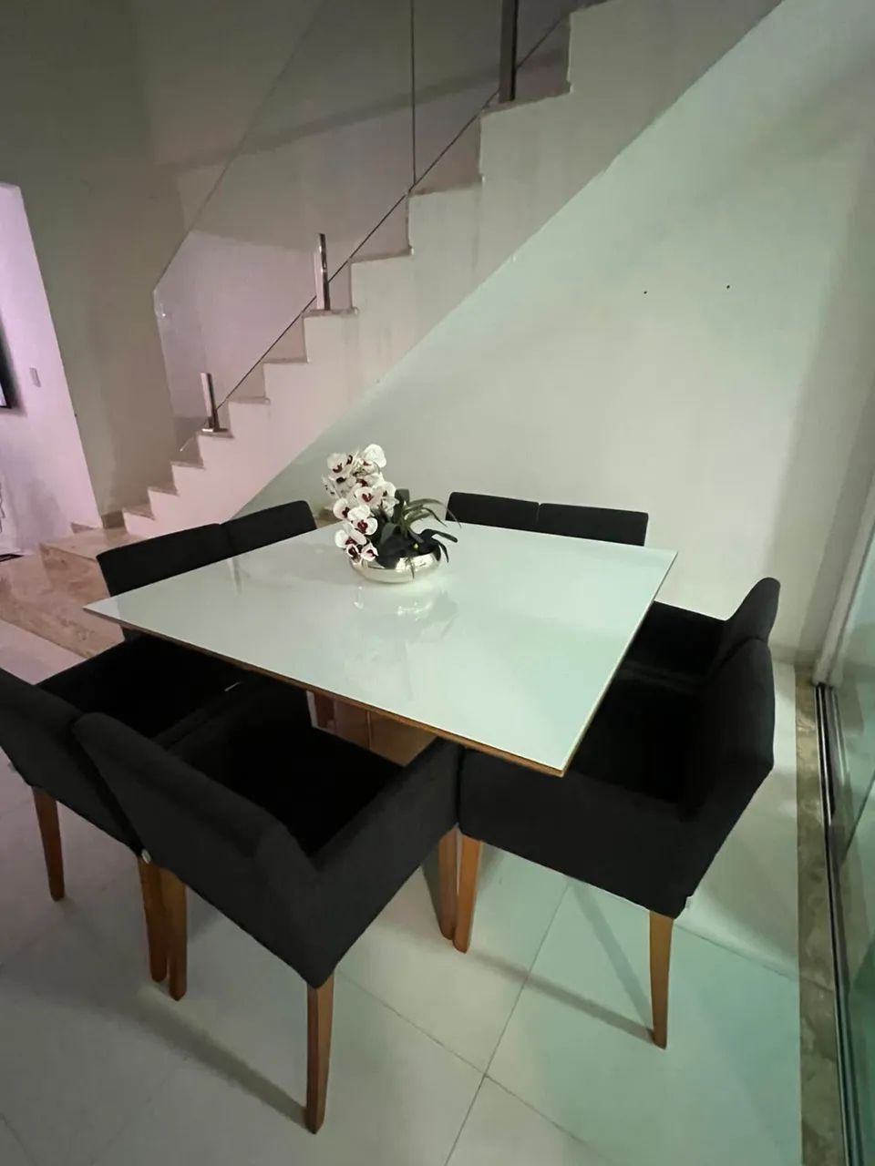 PROMOÇÃO Conjunto mesa e 8 cadeiras 
