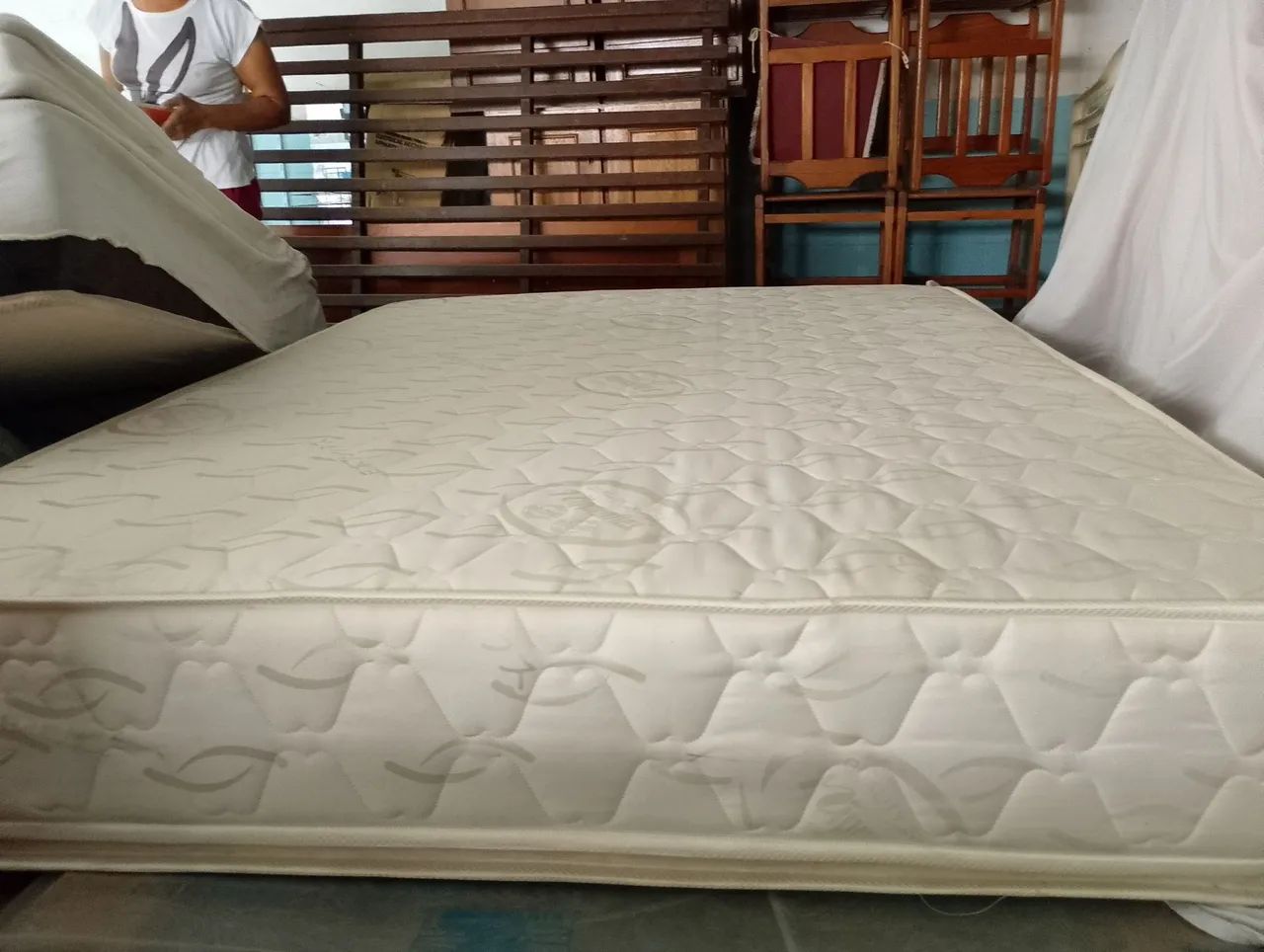 Colchão king casal semi novo. - Foto 4