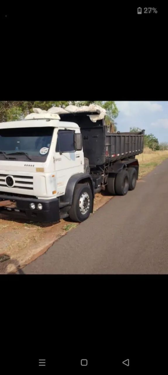 Caminhão caçamba 23220