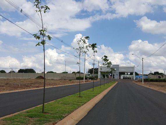 Village Monte Cristo Lote 250m2 10X25,Portão Eletronico,Valor Negociavel - Foto 2