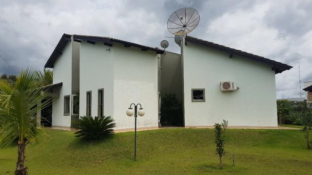 Lindíssima Casa 03 quartos, terreno 2.500 m². Condomínio Real Vile, Corumbá IV