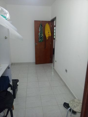 Vende se ($110.000 s Cont Of) ou aluga se ($600 + encargos c/ fiador ou seg. fiança)