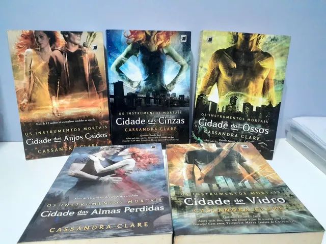 A incrível história de Cidade dos Ossos, Cidade das cinzas e toda coleção. Imperdível