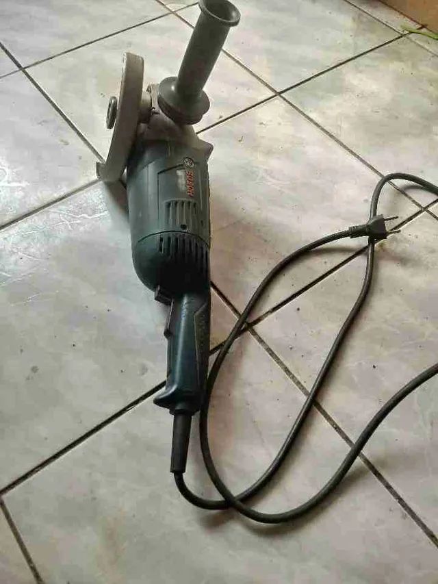 Vendo policort skil com bancada lixadeira bosh grande e tisoura de cortar chapa  - Foto 6
