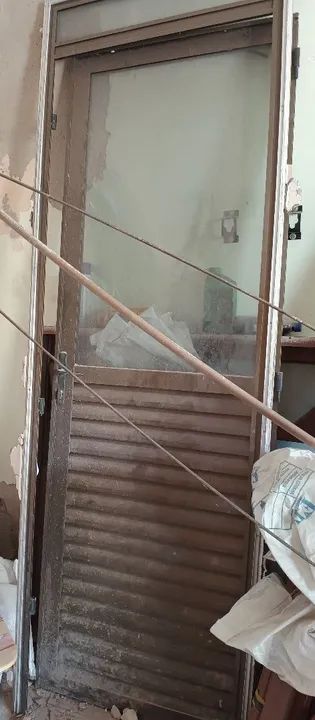 Vendo portas, janelas e básculas 