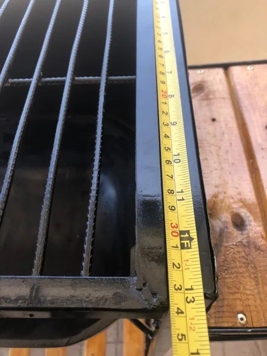 Churrasqueira portátil de metal com grelha e prateleira - Foto 2