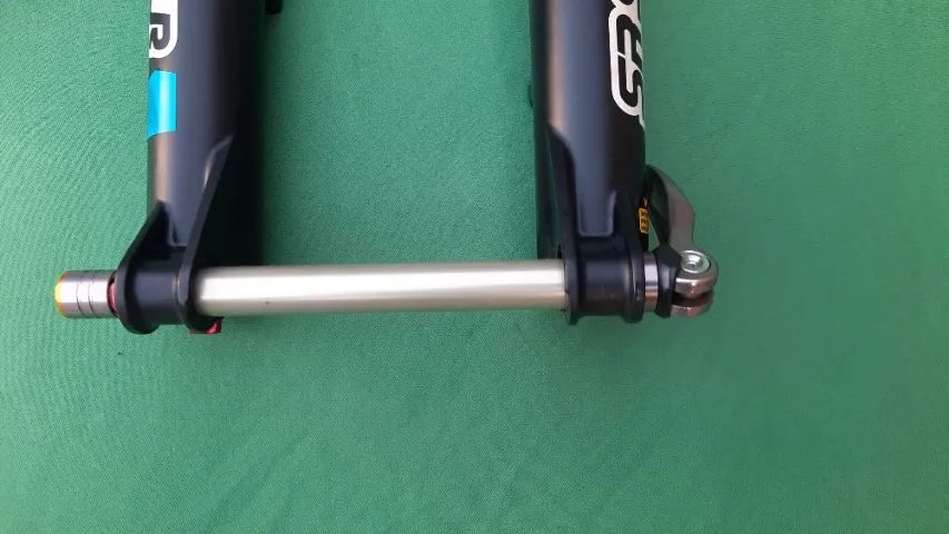 Suspensão Top, Suntour Axon aro 29, 120mm, Boost, muito conservada, impecável - Foto 4