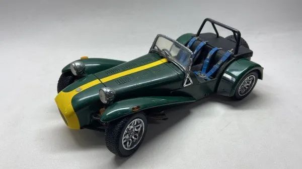 Miniatura Caterham Super Seven Kyosho 1/18 - Hobbies e coleções