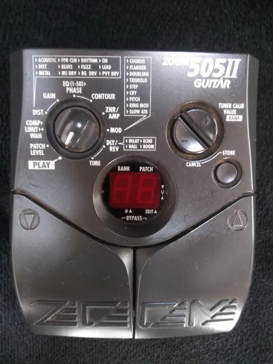 Pedaleira pra guitarra zoom 505 ll conservada só 499 reais *