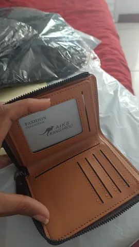 Carteira Masculina De Couro Sintético ótima qualidade com zíper e várias repartições - Foto 3