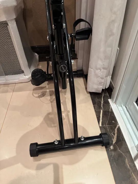 Bicicleta Ergométrica Vertical Dobrável Cadence X Odin Fit - Foto 2