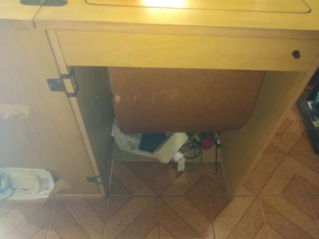 Máquina de Costura Singer Facilita 43 com gabinete - Foto 6