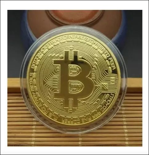 Moeda Bitcoin (Ouro)  Moeda Virtual - Cripto Moeda + Case Protetor Acrílico - Foto 2