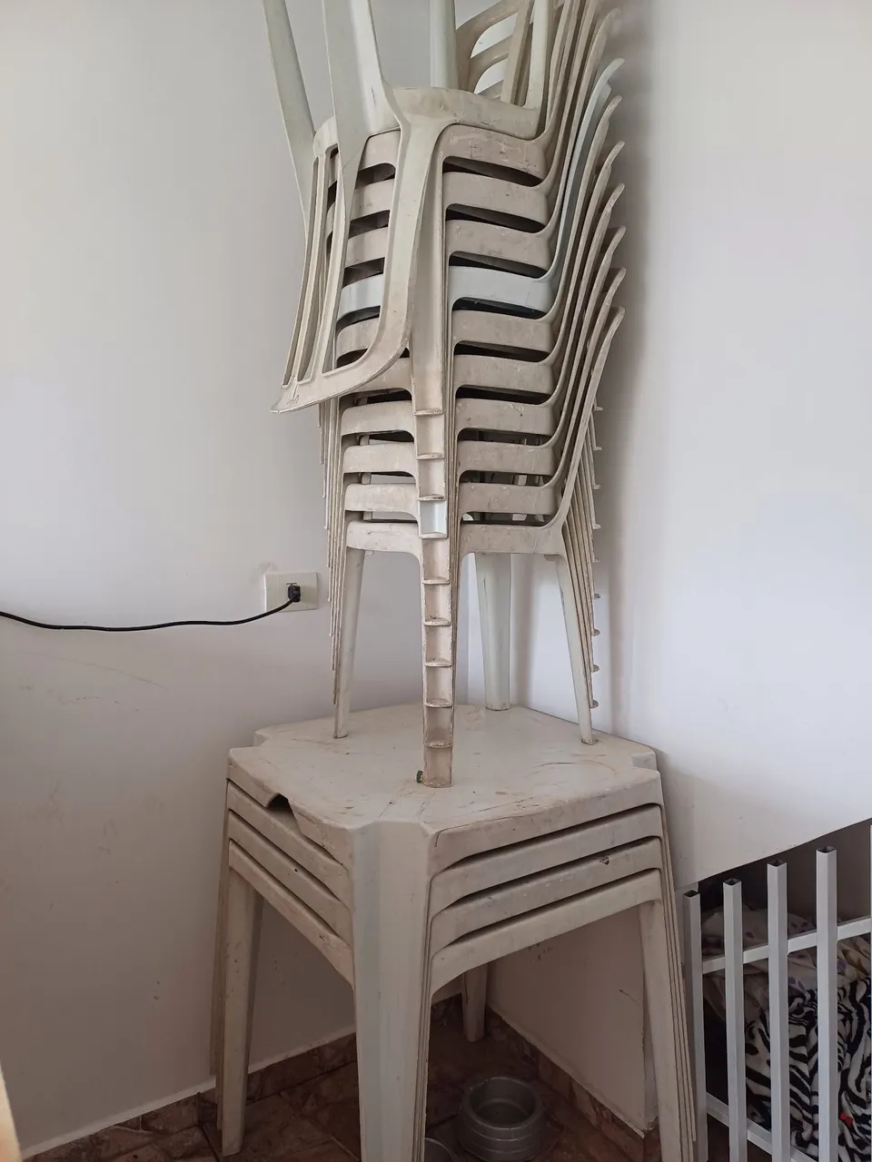 Conjunto de Mesas e Cadeiras Plásticas
