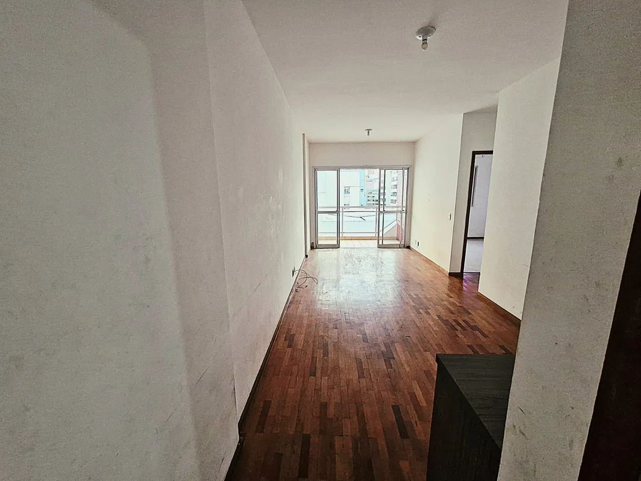 Apto 2 quartos com dependência completa