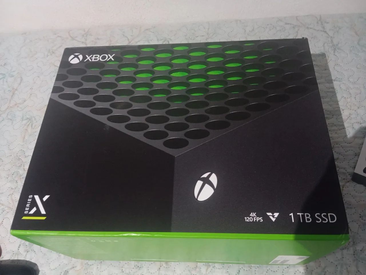 Xbox séries x com 2 controle mais carregador com 4 pilhas ou troco por play 5 pró+volta - Foto 2