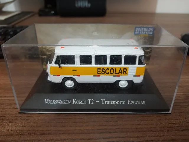 Miniatura Kombi escolar 1:43 com acrílico - Foto 3