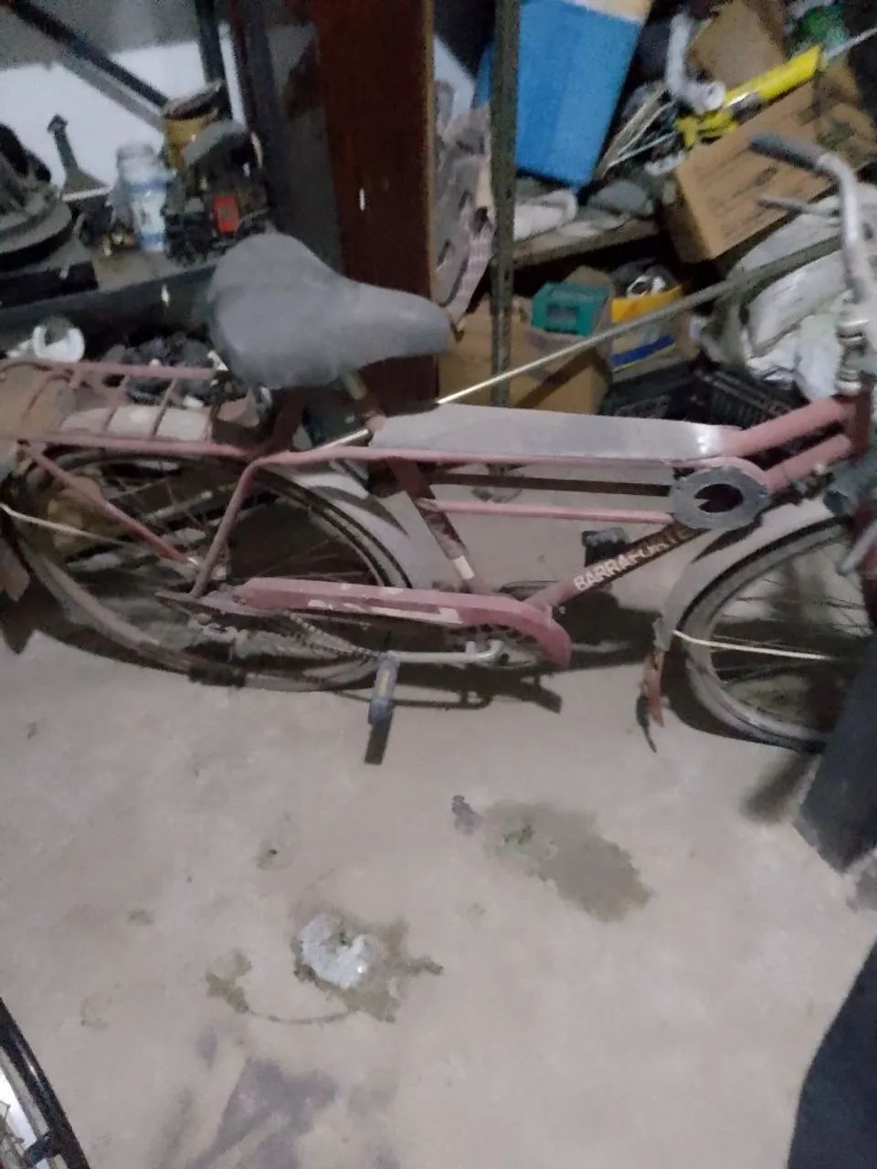 Bicicleta antiga para restaurar
