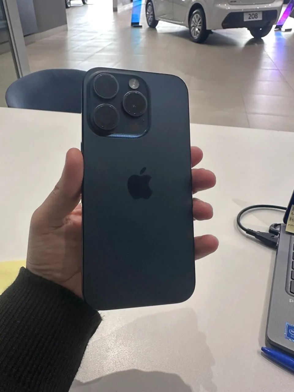 iPhone 15 Pro 128 GB azul  - Foto 3
