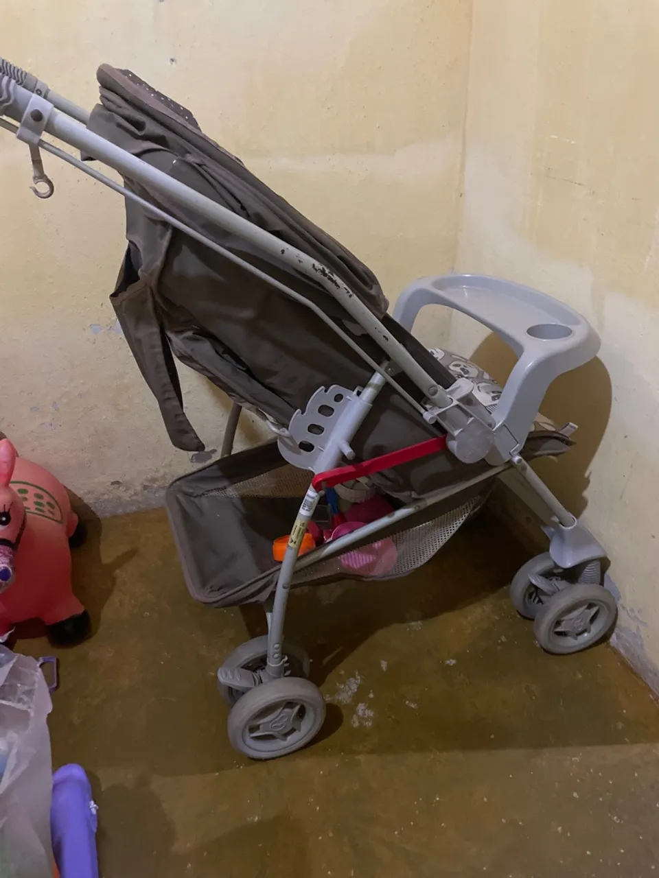 Carrinho de Bebê Compacto e Prático