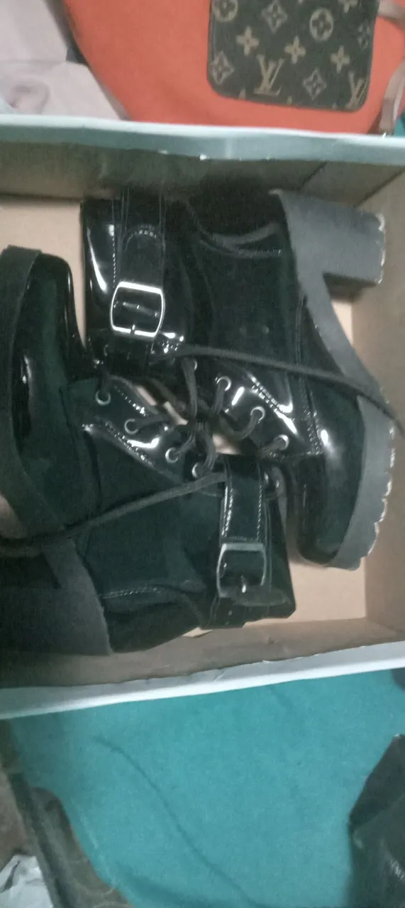 BOTA DE COURO PRETA