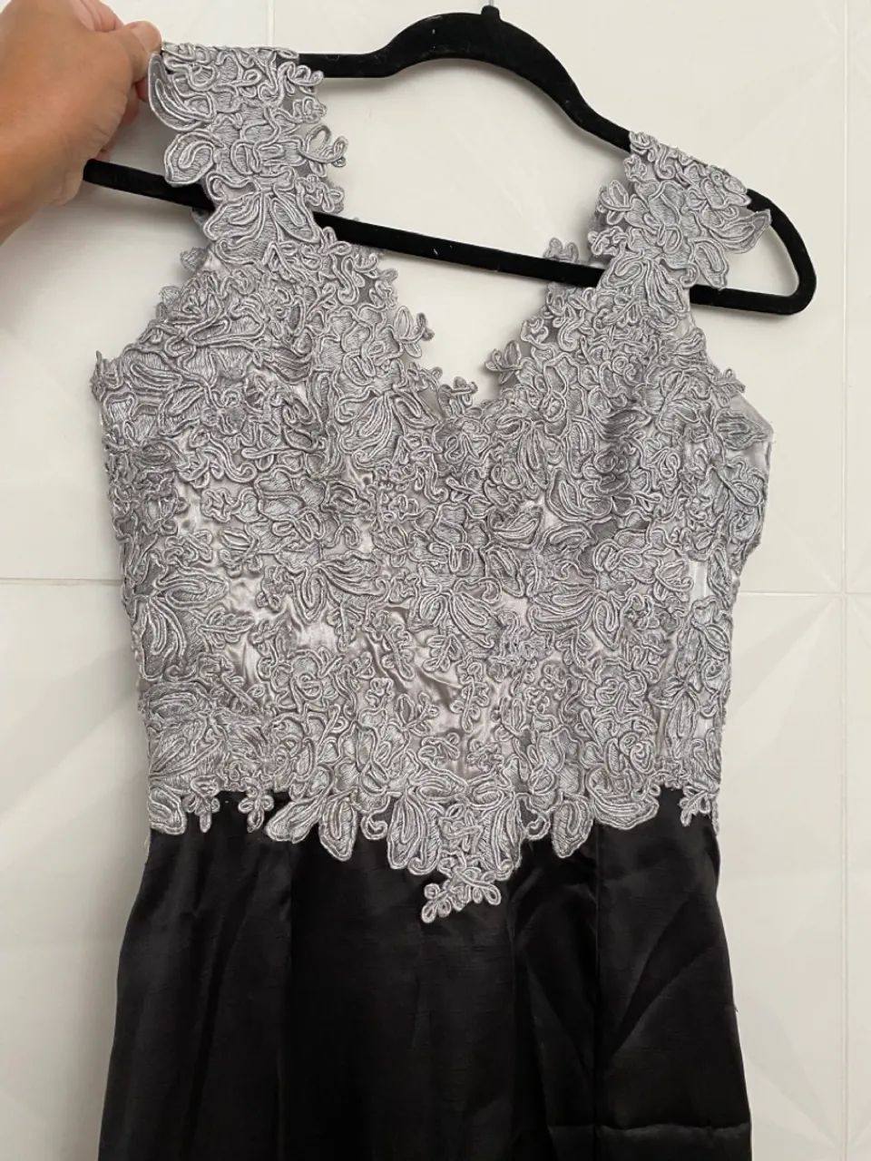 Vestido de renda preto com detalhes em prata - Foto 2