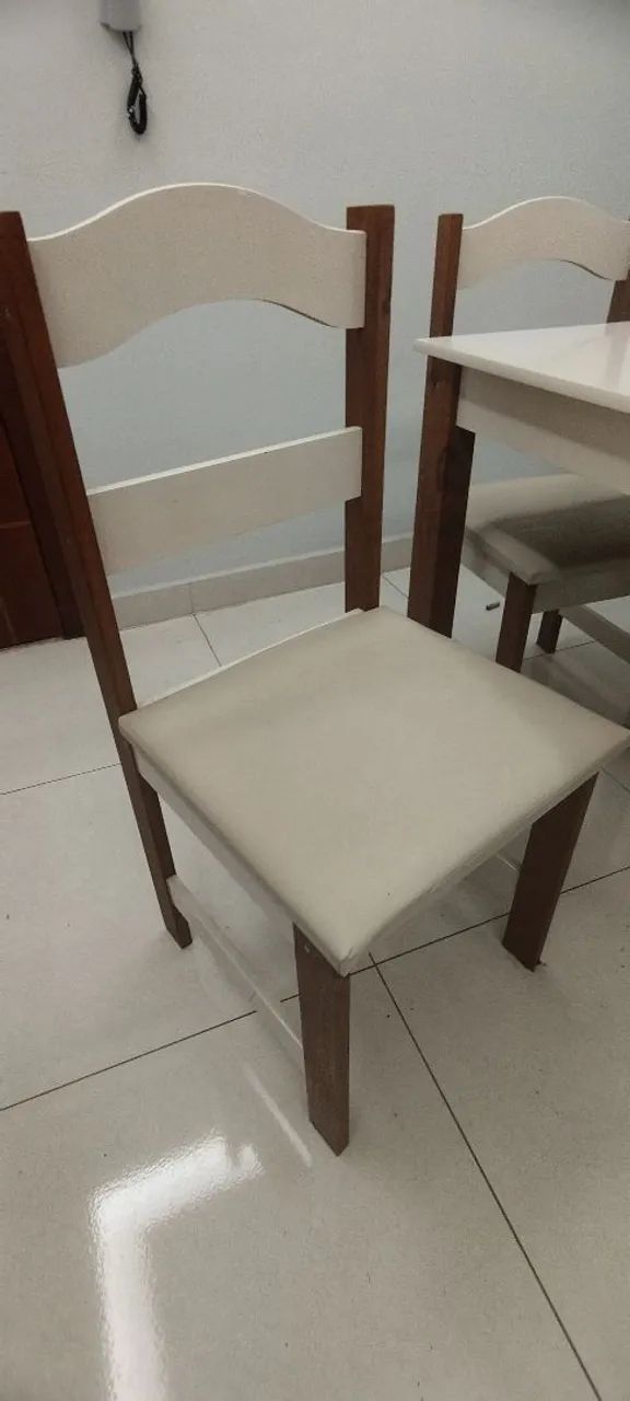 Mesa com 4 cadeiras64307304734723121