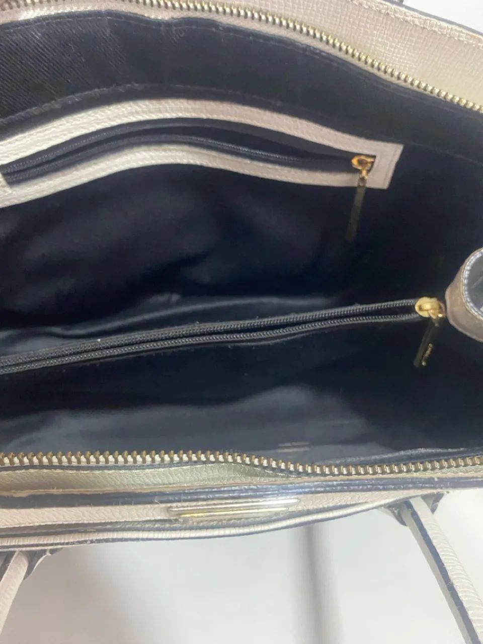 Bolsa de mão em couro com detalhes em offwhite  - Foto 2