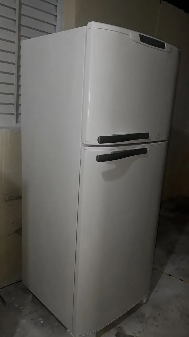 Geladeira Electrolux  frost free 110v.352L. Lunda e perfeita. 