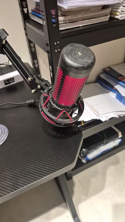 HyperX quadcast com braço articulado