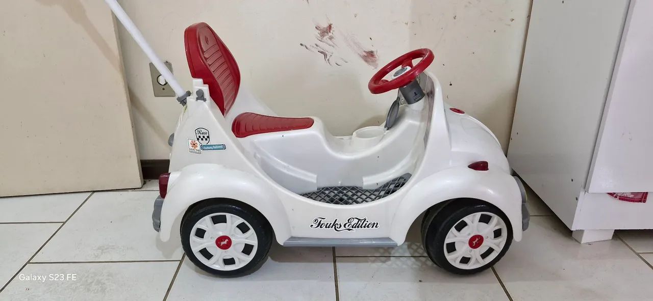 Carrinho de passeio e pedal quadriciclo fusca