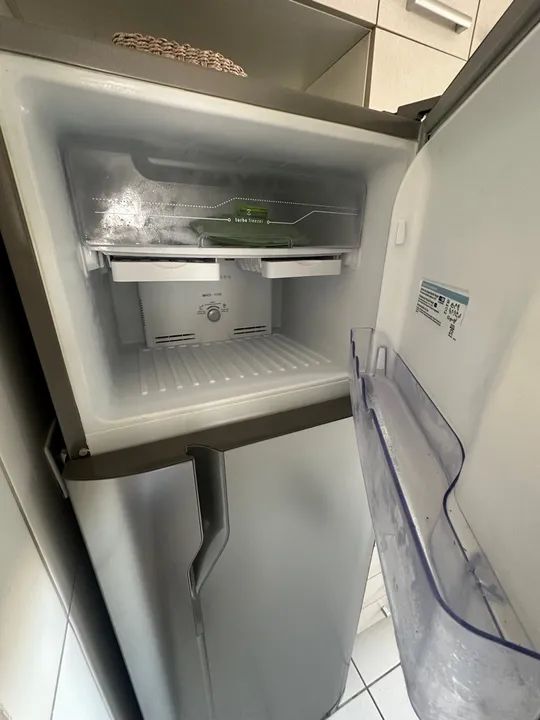 Geladeira/Refrigerador Electrolux Frost Free TF39 - Inox - 220V 371 L - Excelente estado - Foto 4