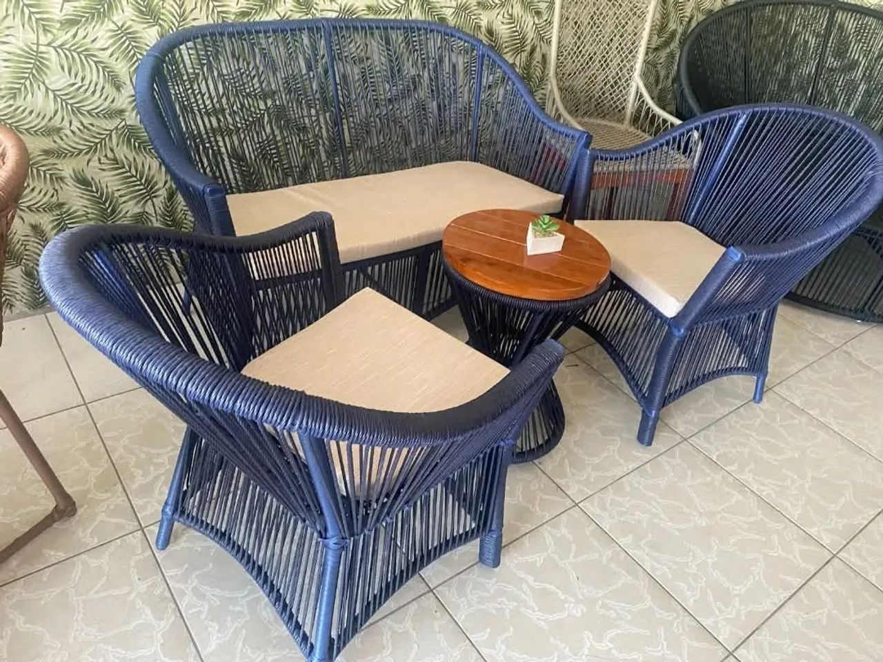 Conjunto de Sofá e Poltronas em Fibra Sintética - Foto 2