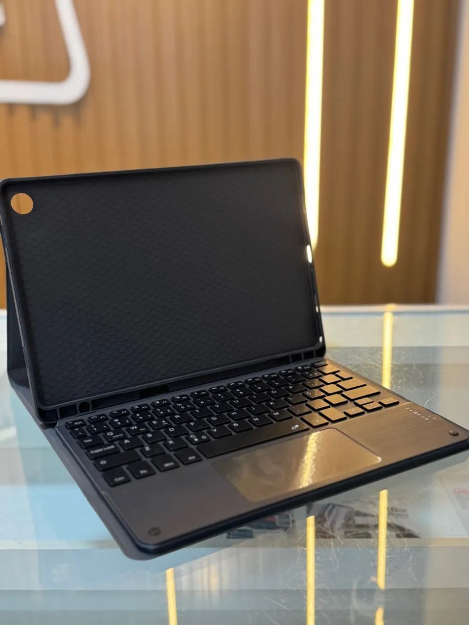 Capa Tablet A9+ Courinho c/ Teclado Bluetooth e Mouse