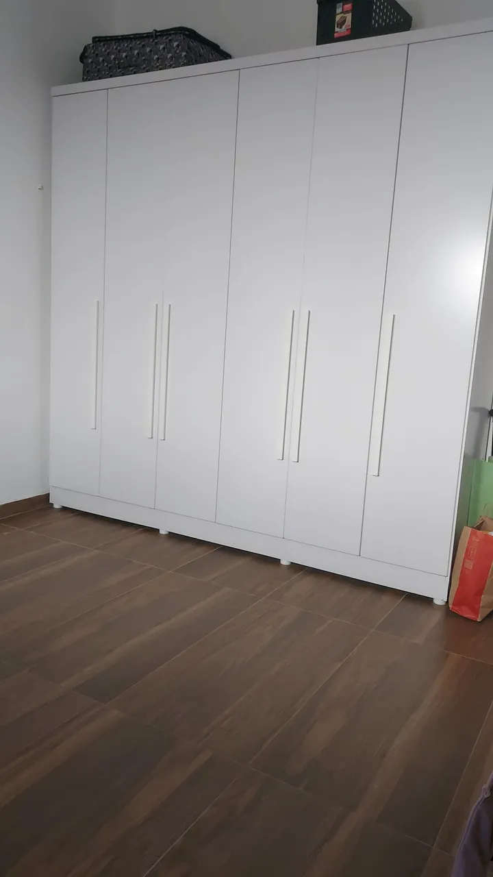 Guarda-Roupa Branco Moderno