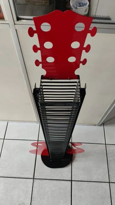 Porta Cd Em Forma De Guitarra/baixo 116 D. Metal Importado (Usado) Giratorio - Manaus Am - Foto 4